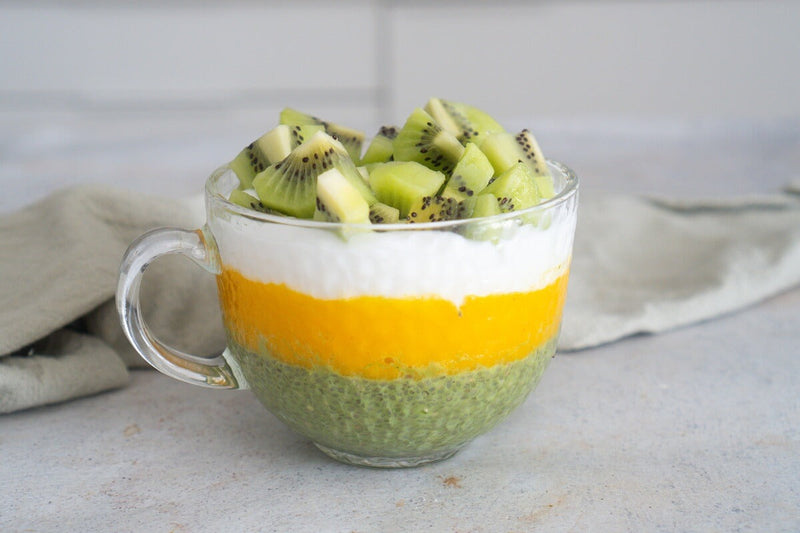 Pudding z matchą, mango i nasionami chia